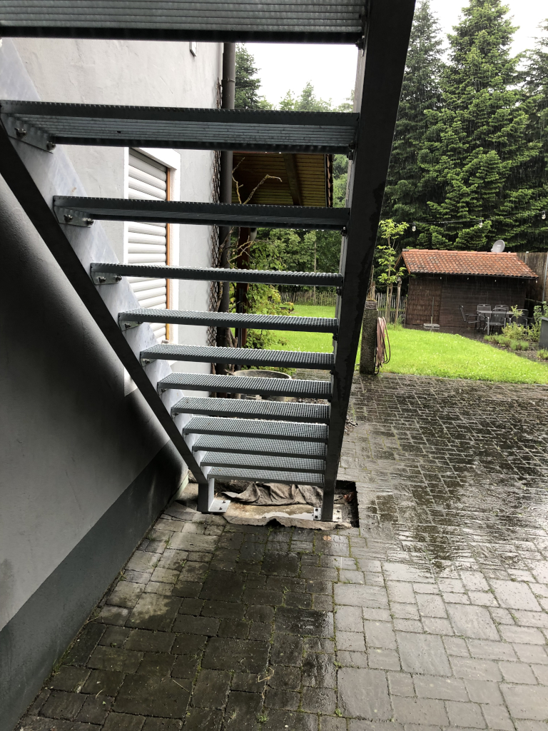 Treppe aussen 01 03