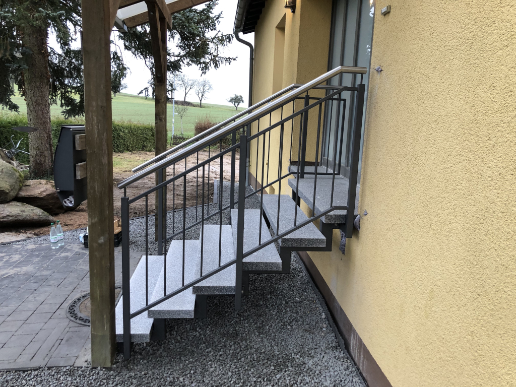 Treppe aussen 05 04